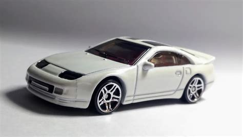 Машинка Базова Hot Wheels ZX Twin Turbo Nissan FYB White купити в інтернет магазині