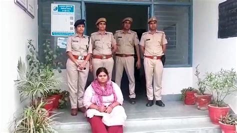 Up Cm Yogi Adityanaths Osds Daughter Pretending To Be A Job Cheated 135 Lakhs Arrested