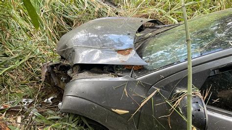 Carro Sai Da Pista E Colide Rvore Na Ba Entre Ipia E