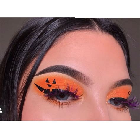 Your Halloween Eye Makeup Says A Lot About Your Style And If You Do It Right It Has The Power