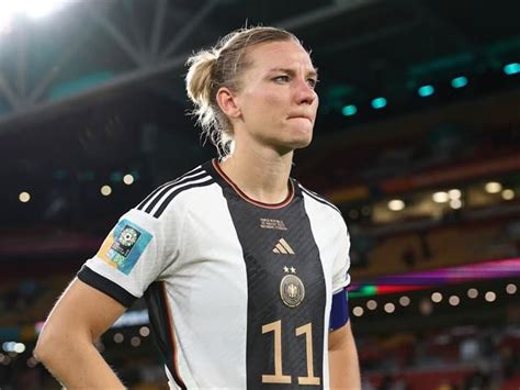 DFB Kapitänin Alexandra Popp übt Kritik an unhöflichen Fans Das