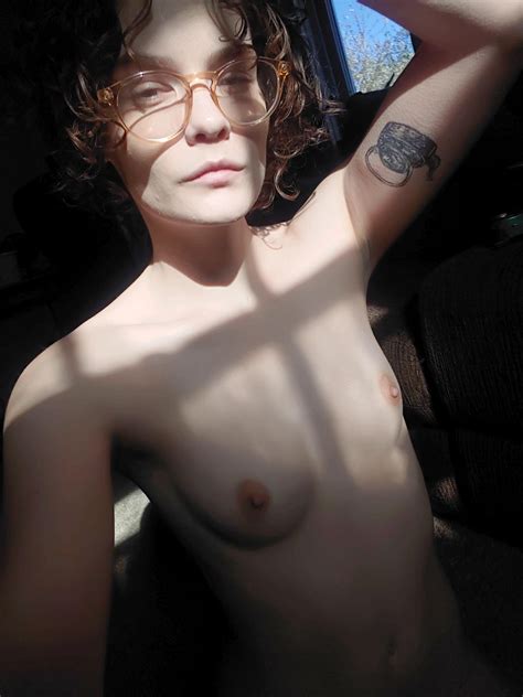 Sun Kissed Tits Scrolller