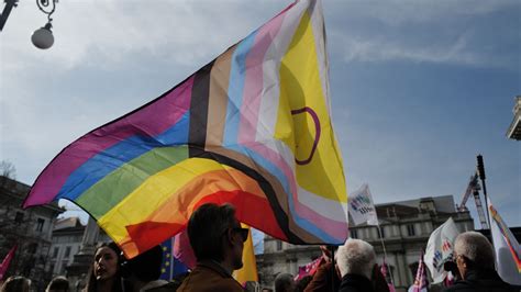 Minacce E Umiliazioni Per Il Figlio Gay Condannati I Genitori Vanity Fair Italia