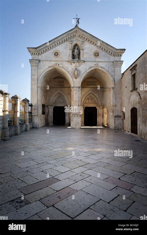 Monte Sant Angelo Puglia Italia Gargano Santuario Di San Michele