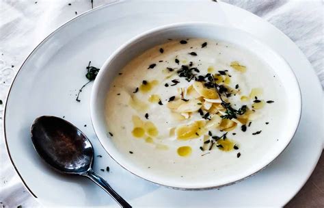 Cómo preparar crema de ajo blanco Sooluciona