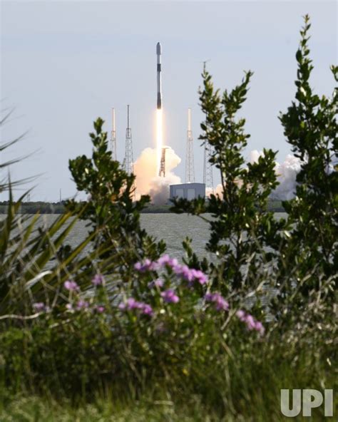 Photo SpaceX Launches Starlink Satellites From The Cape Canaveral