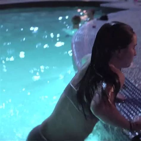 Kaitlyn Dever Bikini In Booksmart Scrolller