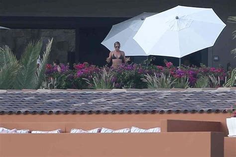 Jennifer Aniston Flaunts Amazing Bikini Body In Mexico