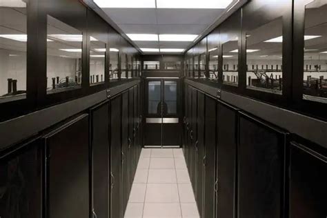 Hot Aisle Containment Vs Cold Aisle Containment Which Is Better For The Data Center Upsite