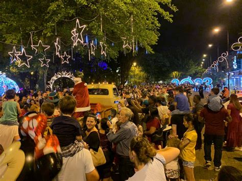 Chegada do Papai Noel marca abertura do Natal em Criciúma