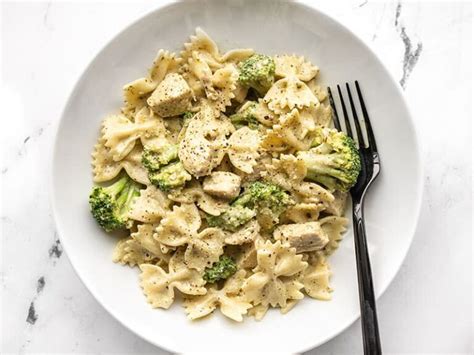 Pâtes crémeuses au pesto avec poulet et brocoli