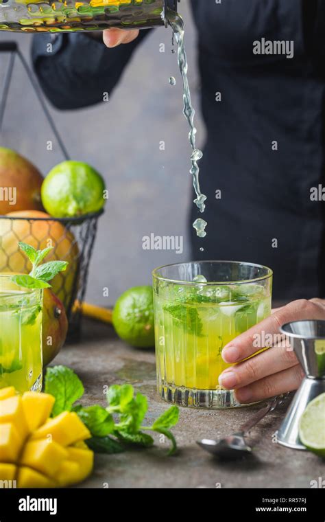 Mango mint mojito cocktail Stock Photo - Alamy