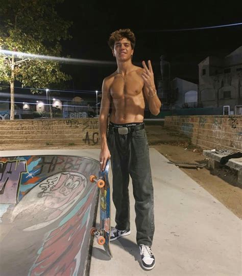 Hot Skateboarding Guys