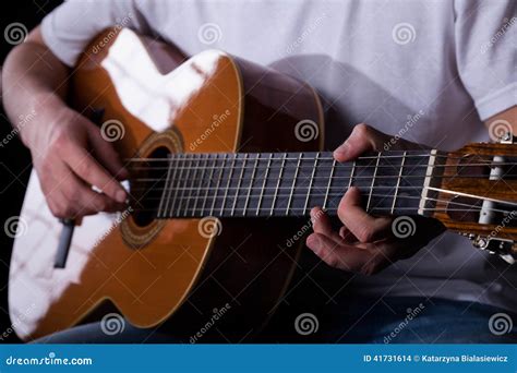 Mains De Guitariste Jouant La Guitare Classique Photo Stock Image Du