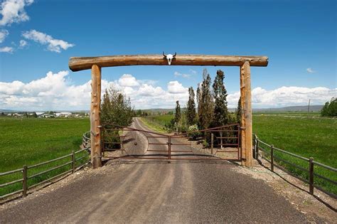 Image Result For Rustic Ranch Gate Entrances With Images Farm