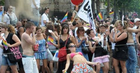 Succès pour la Gay pride parisienne Libération
