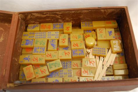 Vintage Butterscotch Bakelite Mahjong Set In Case