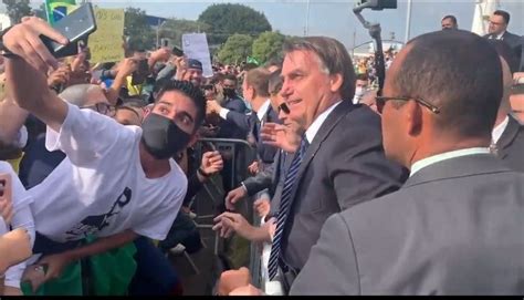 Bolsonaro vai a Sorocaba e é recebido aos gritos de mito Brasil