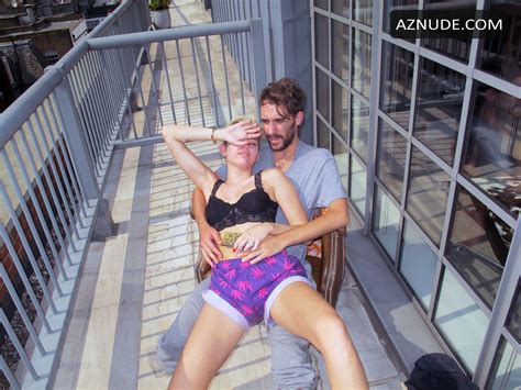 Miley Cyrus Sexy And Nude 2016 Photo Collection AZNude