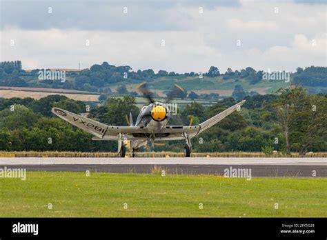 Hms Yeovilton Hi Res Stock Photography And Images Alamy