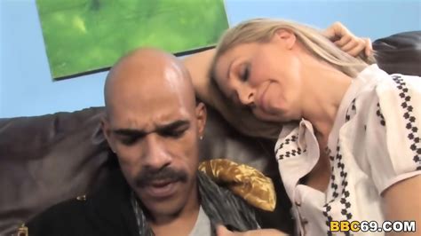 Busty MILF Julia Ann Gets Her Pussy Stretched By A Huge Black Dick