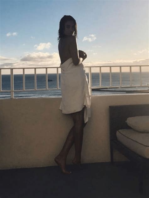 Sexy Celebs Nude In Towels Fappenist