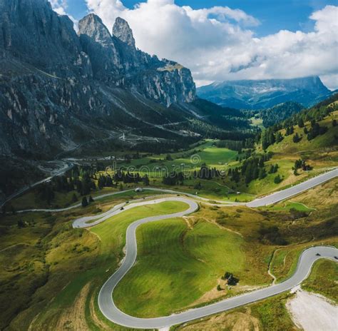 Luftaufnahme Der Serpentinenroud Von Passo Gardena Und Sella Gruppe