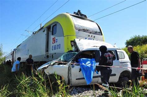 Aracına hemzemin geçitte yolcu treni çarpan ziraat mühendisi öldü