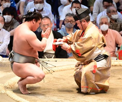 照ノ富士と逸ノ城2敗守る 貴景勝3敗で追う 正代はかど番脱出／名古屋場所12日目写真特集 大相撲ライブ速報写真ニュース 日刊スポーツ