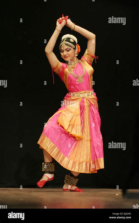 Eshita jayaswal performs bharatanatyam dance hi-res stock photography ...