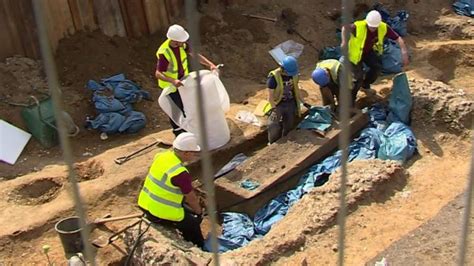 Ancient Roman Sarcophagus Found At London Building Site Bbc News