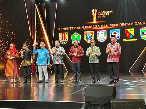 Berhasil Entaskan Nagari Sangat Tertinggal Gubernur Sumbar Raih