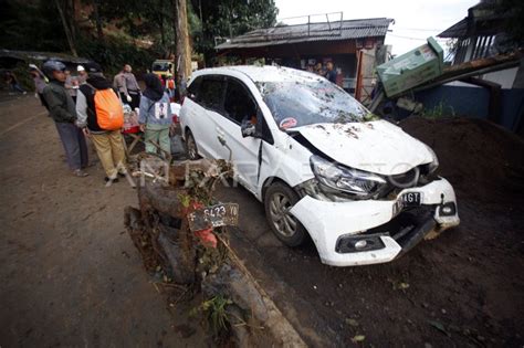 EVAKUASI MOBIL TERBAWA LONGSOR AKIBAT GEMPA DI CIANJUR ANTARA Foto