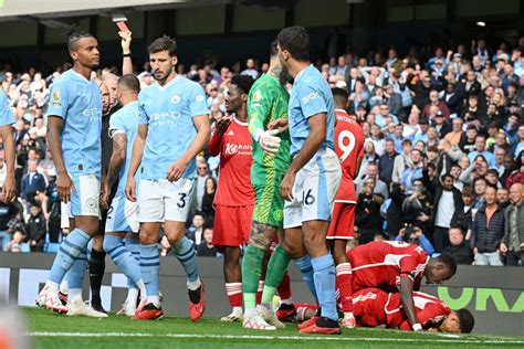 Guardiola chwali odporność Manchesteru City po czerwonej kartce dla