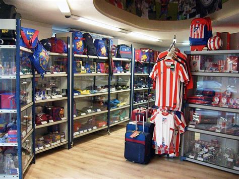 Tienda de deportes Home Decor, Shop Displays, Blue Prints, Decoration ...