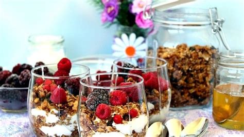 Гранола с финиками и йогуртом - пошаговый рецепт с фото, ингредиенты ...