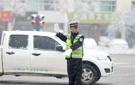 守护平安｜他们不畏风雪，只愿您平安！ 澎湃号·政务 澎湃新闻 The Paper