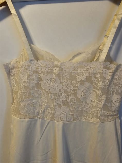 Vintage Shadowline Ivory Full Slip Lace Trim Size 32 Gem