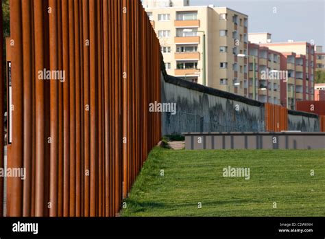 The Berlin Wall at Bernauerstrasse Stock Photo - Alamy