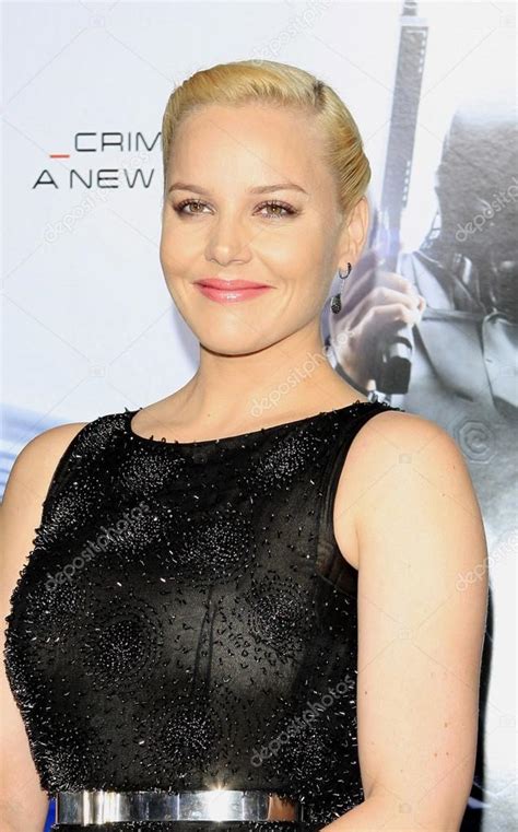Abbie Cornish Robocop Premiere