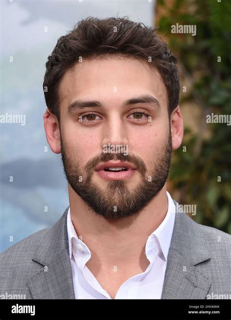 Ryan Guzman Participe à La Première Mondiale De La Légende De Tarzan