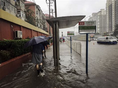 图集直击｜京津冀多地遭遇强降雨袭击，航班高铁取消积水严重快看澎湃新闻 The Paper