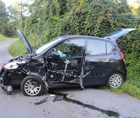 POL RBK Kürten Zwei Personen bei Verkehrsunfall verletzt Presseportal