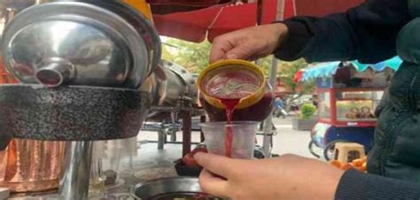 Kış aylarının yaklaşmasıyla sifon limonata tezgâhları nar suyuyla doldu