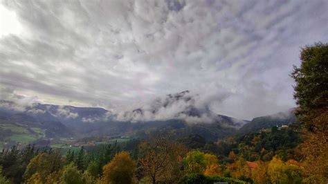 Eskubartz Eskubaratz Con Nubes Bajas Eitb Eus Flickr