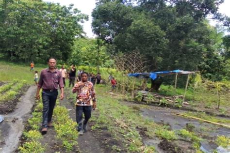 Hadiri Pengukuhan Kelompok Tani Peimo Di Loko Kaki Anggota Dprd Sbd