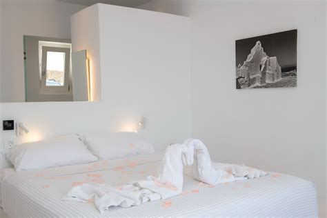 Suite With Hot Tub In Mykonos Bianco A Nero