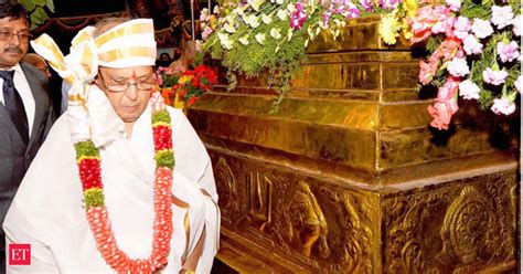 President Pranab Mukherjee Offers Prayers At Sri Lakshminarasimha Swamy