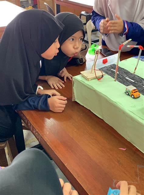 Program Stemtastik Junior Tarik Minat Pelajar Sekolah Teroka Alam