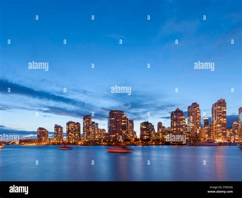 Yaletown false creek skyline, Vancouver Stock Photo - Alamy